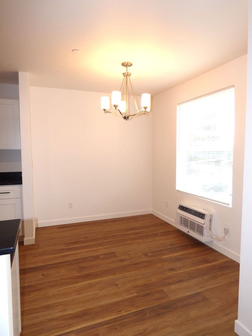 Lebanon Apartment: 50 Market St