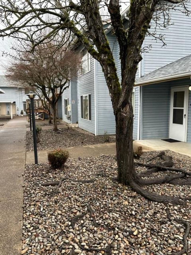 Lebanon Apartment: 901-1021 E Grant St
