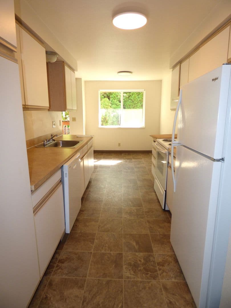 Salem Apartment: 3102 Bluff Ave SE #06