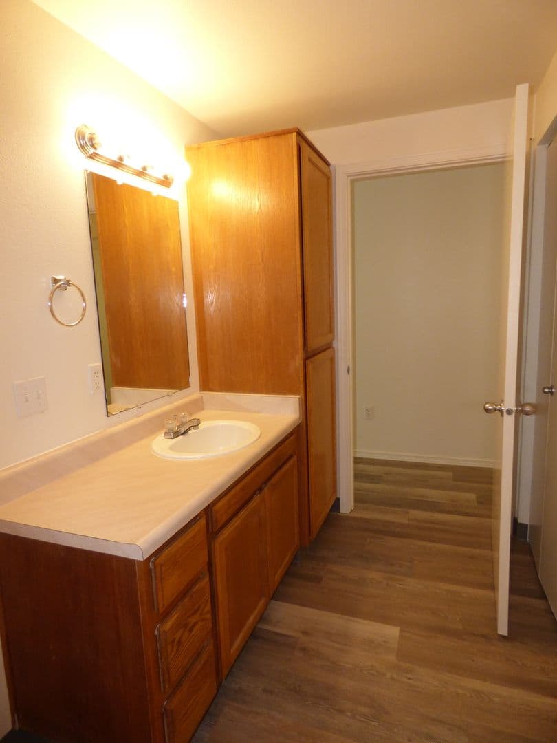 Salem Apartment: 228 Stoneway Dr NW #100