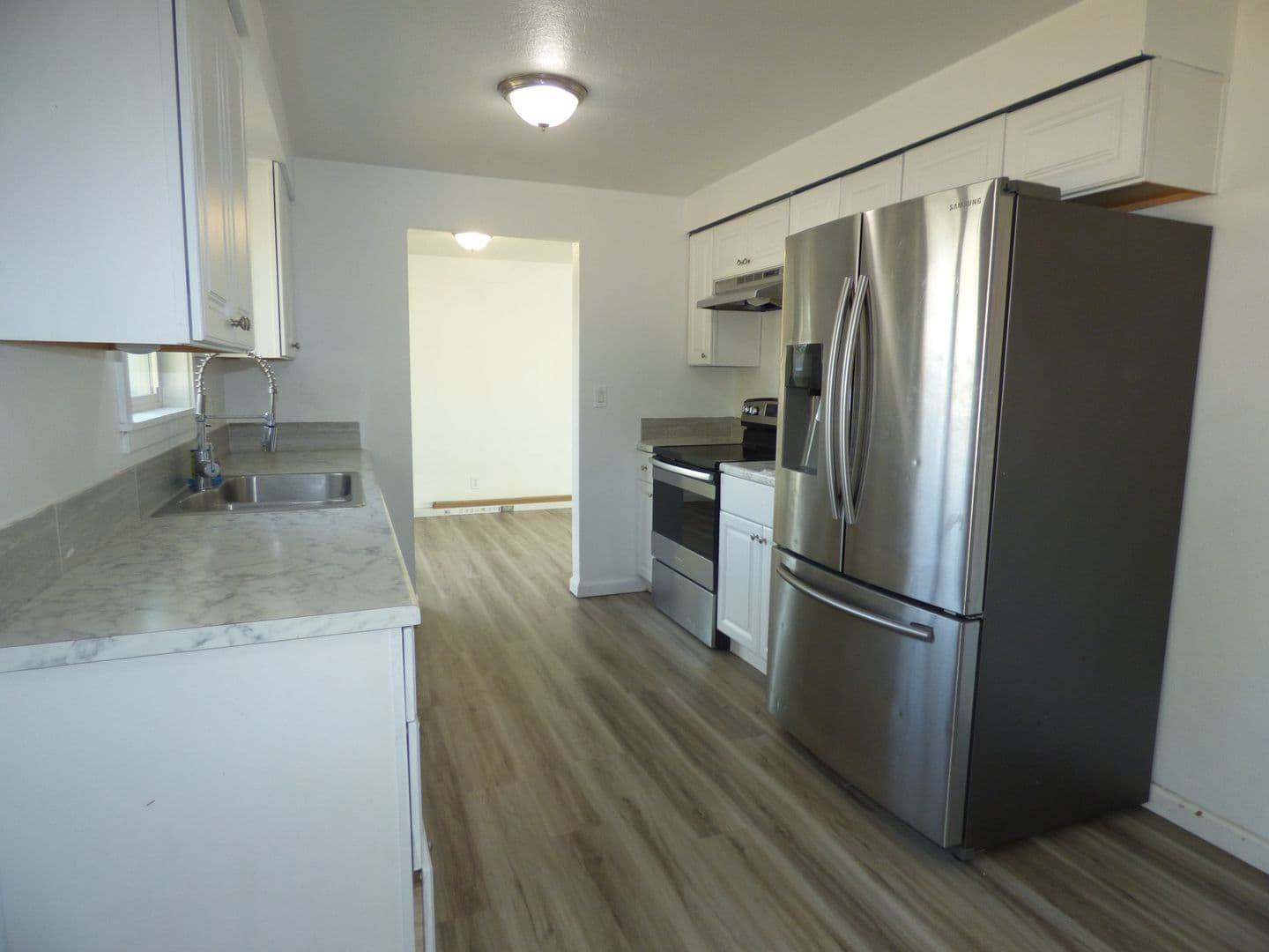 Salem House: 728 Shores St NE