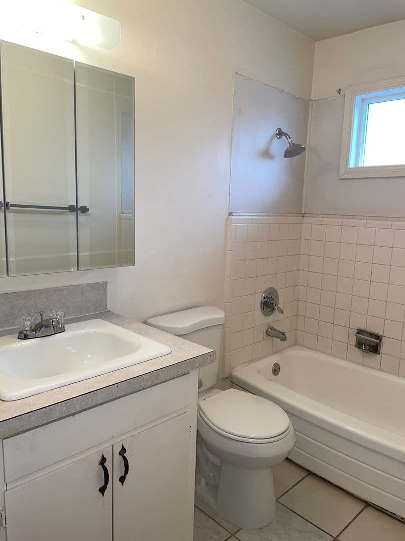 Salem Apartment: 2131 Center St NE