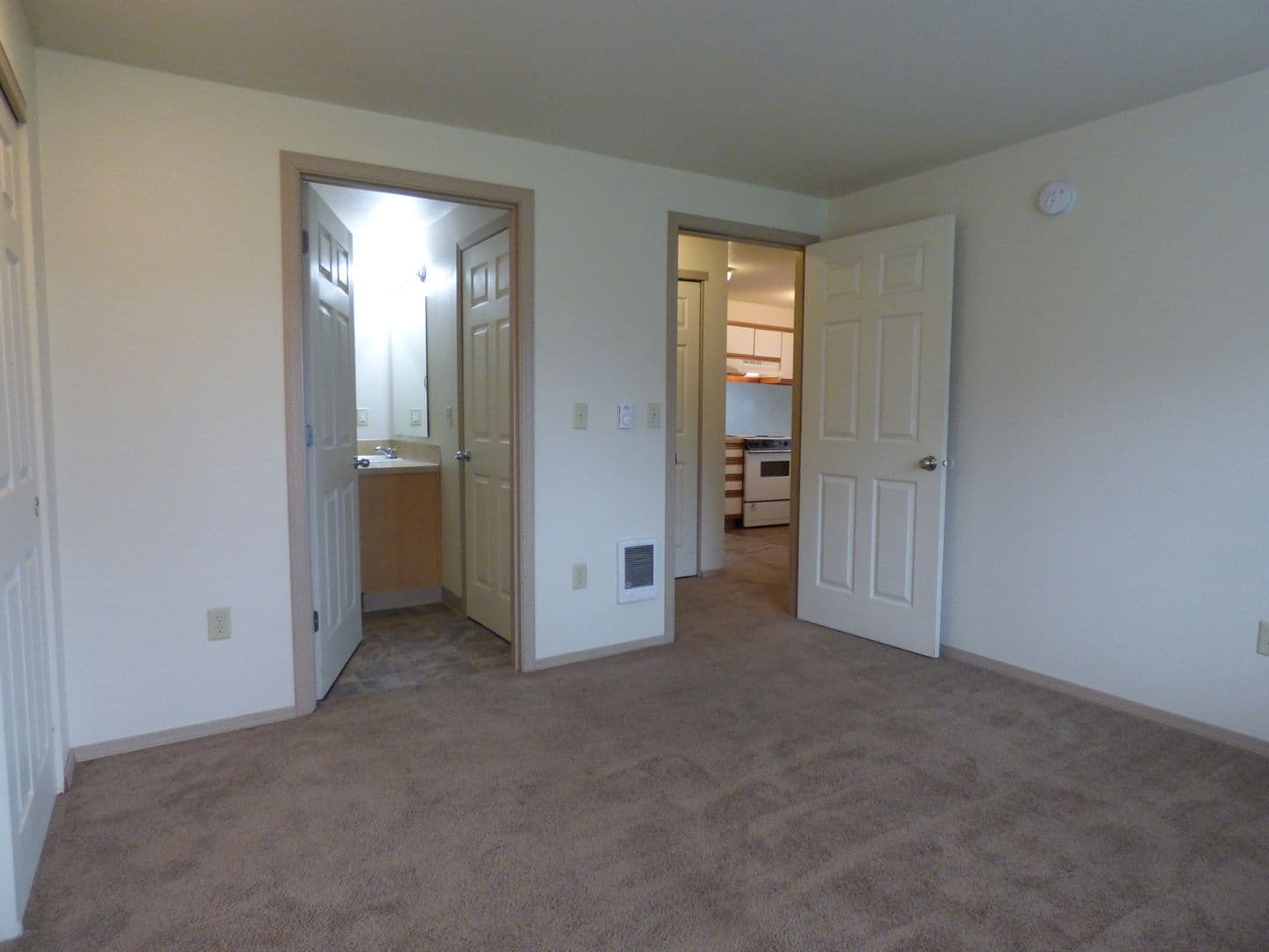 Lebanon Apartment: 901-1021 E Grant St