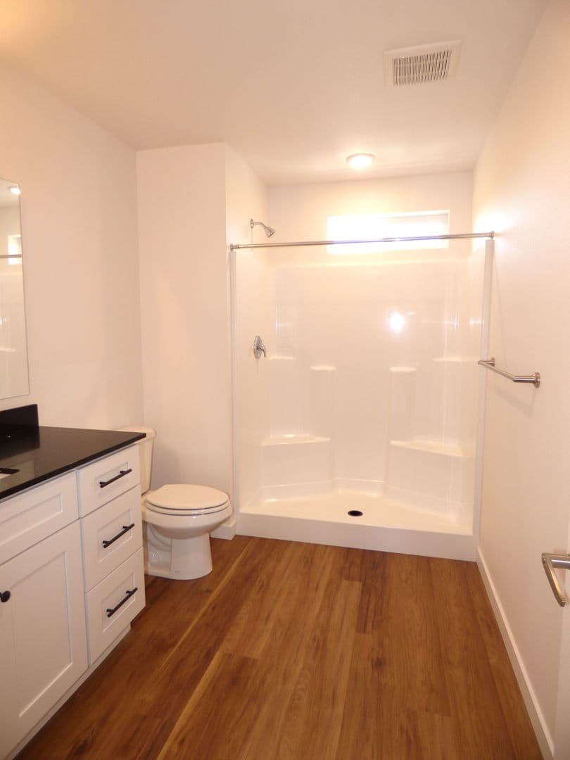 Lebanon Apartment: 50 Market St