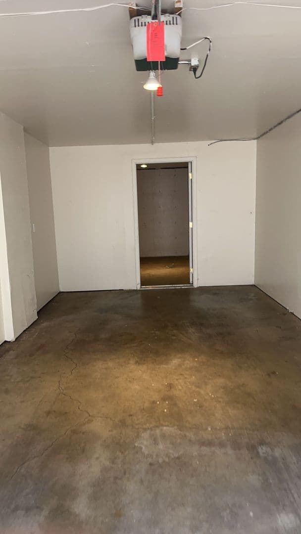 Salem Apartment: 3395 3rd Ave SE