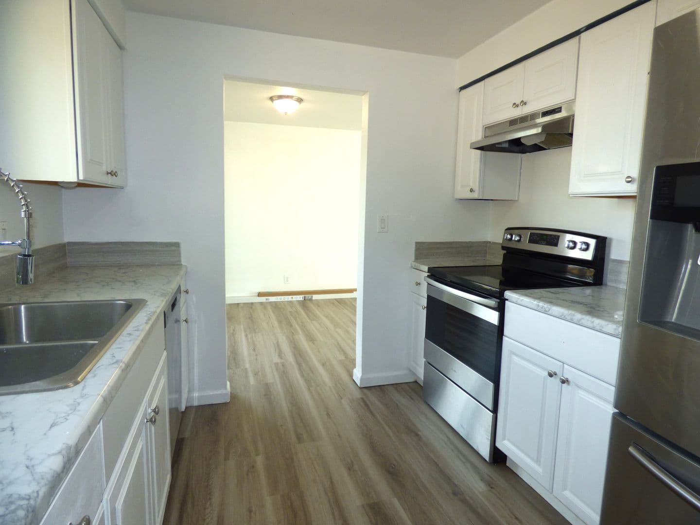 Salem House: 728 Shores St NE