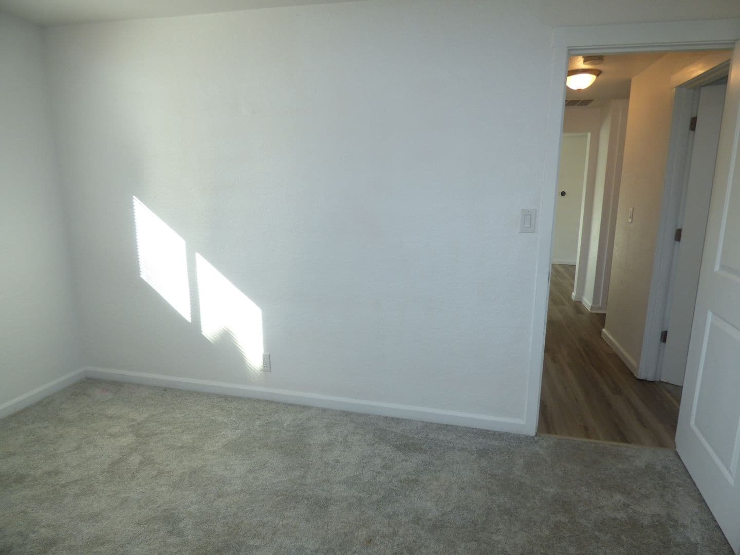 Salem House: 728 Shores St NE