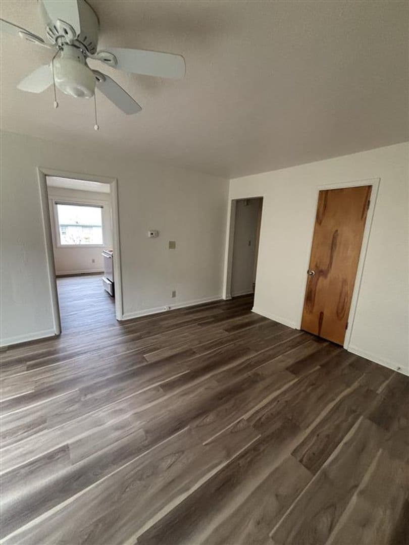 Salem Apartment: 1031-1033 Saginaw St S