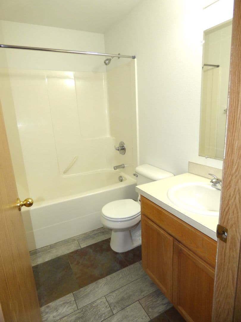 Amity Apartment: 102/104/106 Rice LN