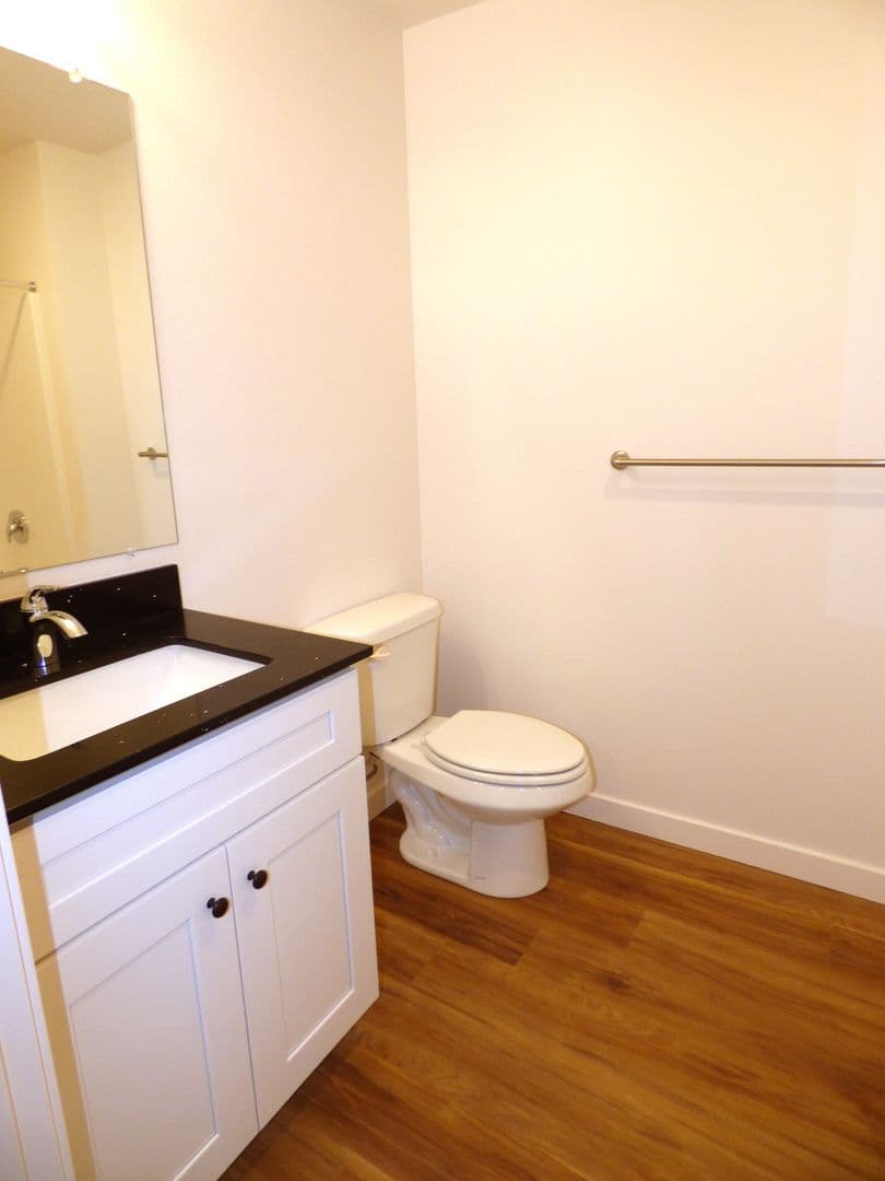 Lebanon Apartment: 50 Market St