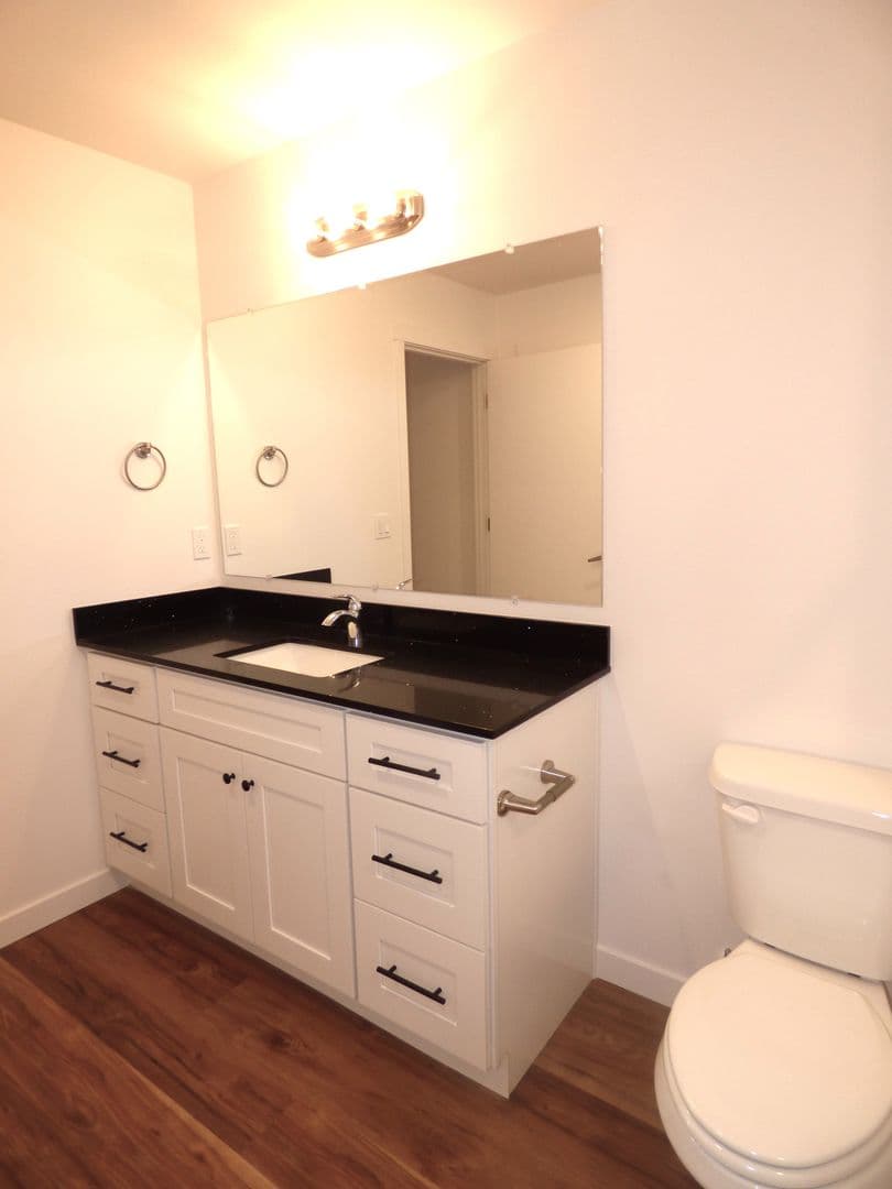 Lebanon Apartment: 50 Market St