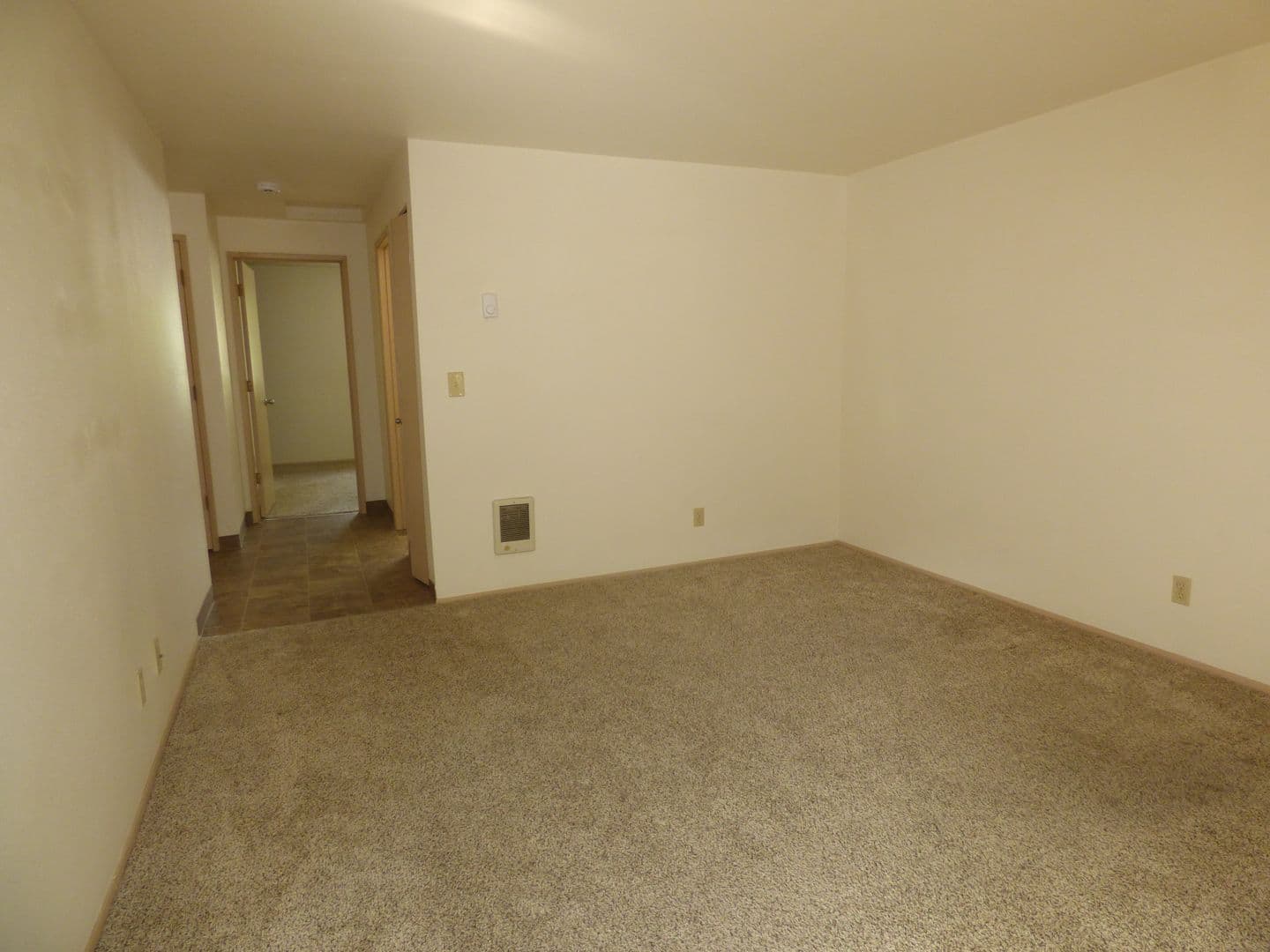 Salem Apartment: 3102 Bluff Ave SE #06