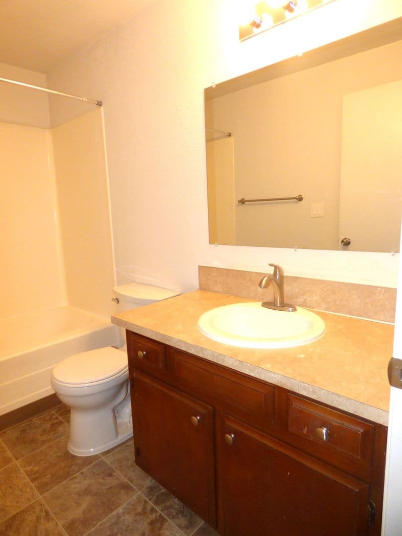 Salem Apartment: 805-875 Gerth Ave NW