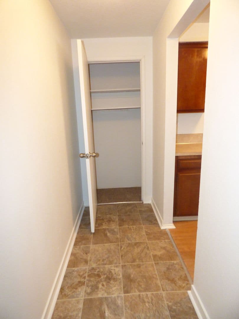 Salem Apartment: 805-875 Gerth Ave NW