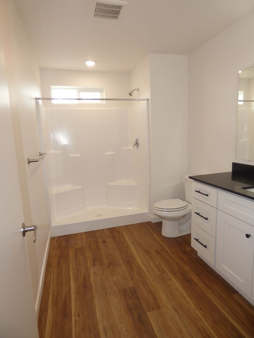 Lebanon Apartment: 50 Market St