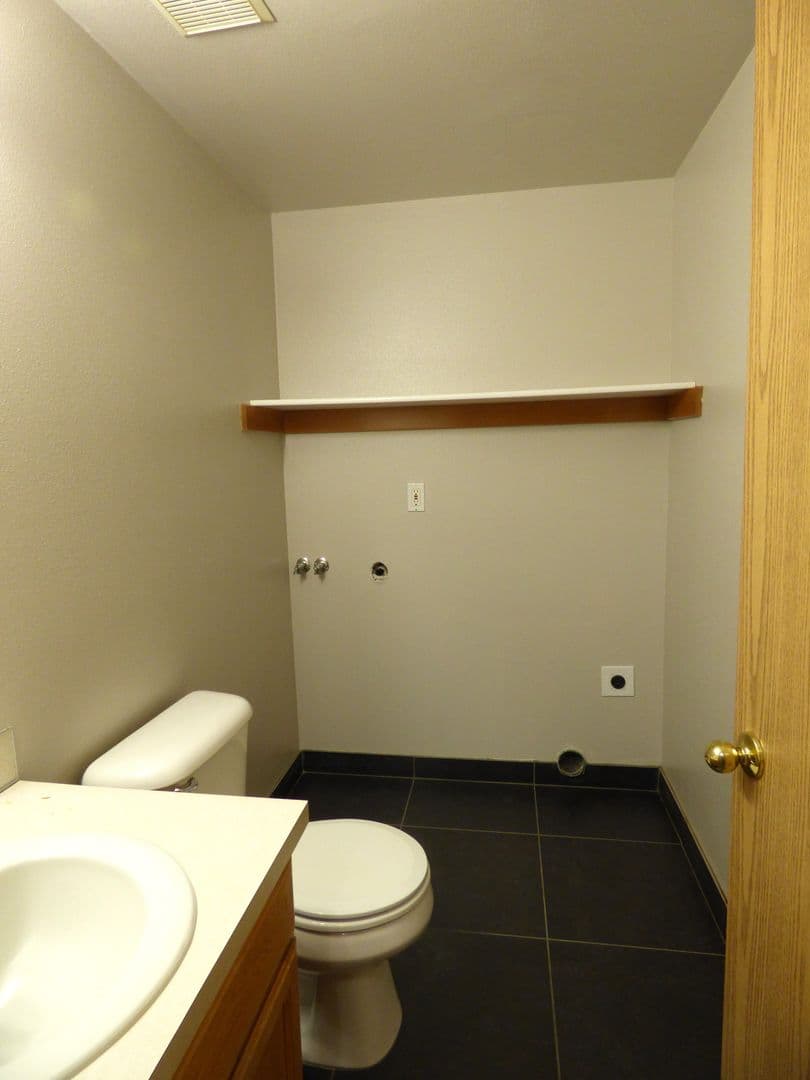 Amity Apartment: 102/104/106 Rice LN