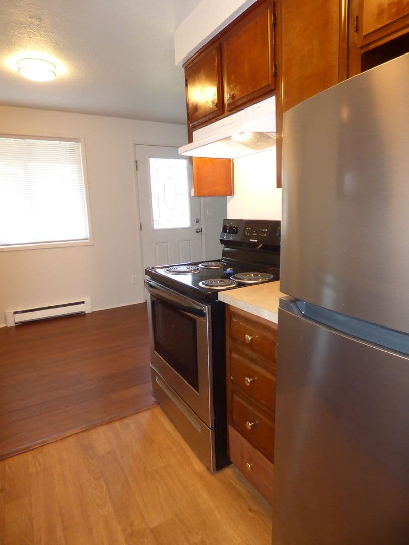 Salem Apartment: 805-875 Gerth Ave NW