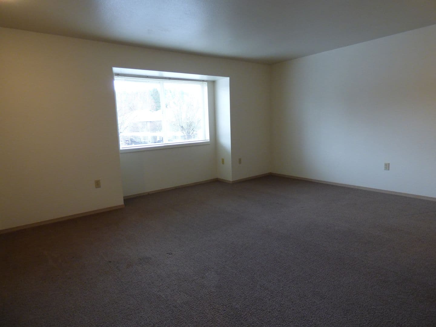 Lebanon Apartment: 901-1021 E Grant St