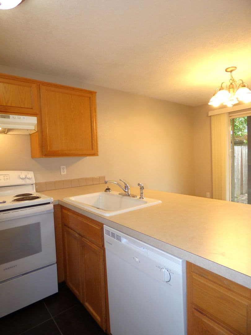 Amity Apartment: 102/104/106 Rice LN