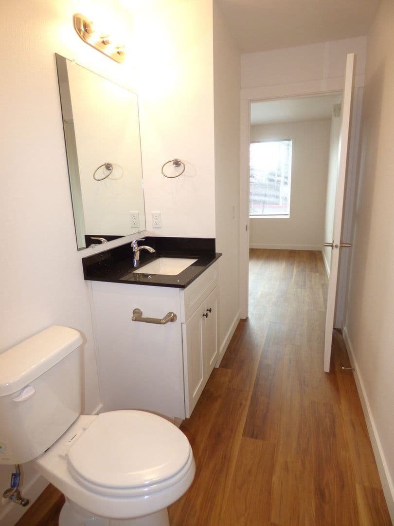 Lebanon Apartment: 50 Market St
