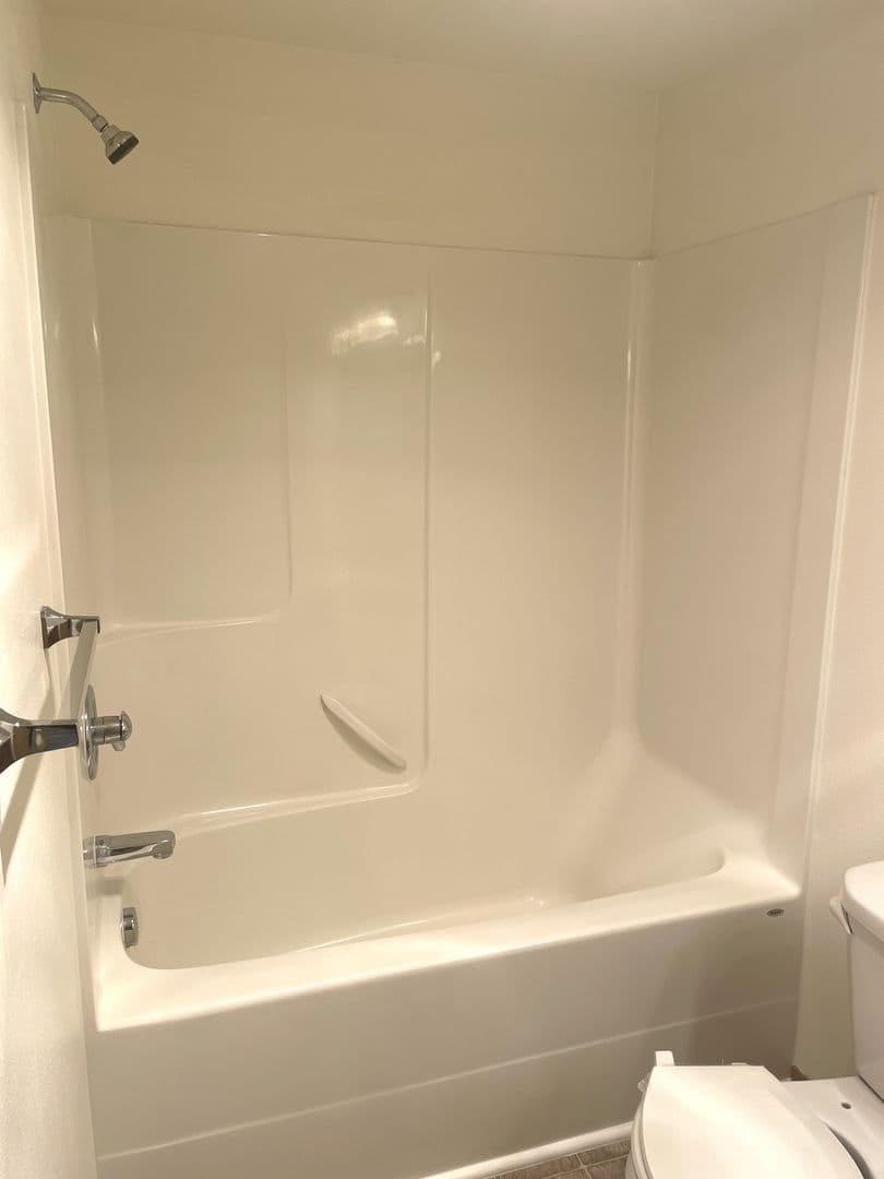 Monmouth Apartment: 275-277 Gwinn St E