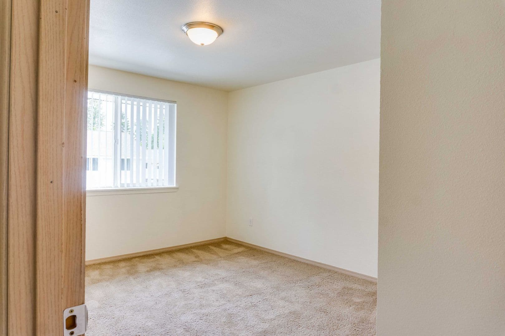 Salem Apartment: 2195 Maplewood Dr S
