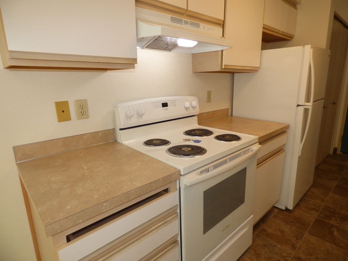 Salem Apartment: 3102 Bluff Ave SE #06