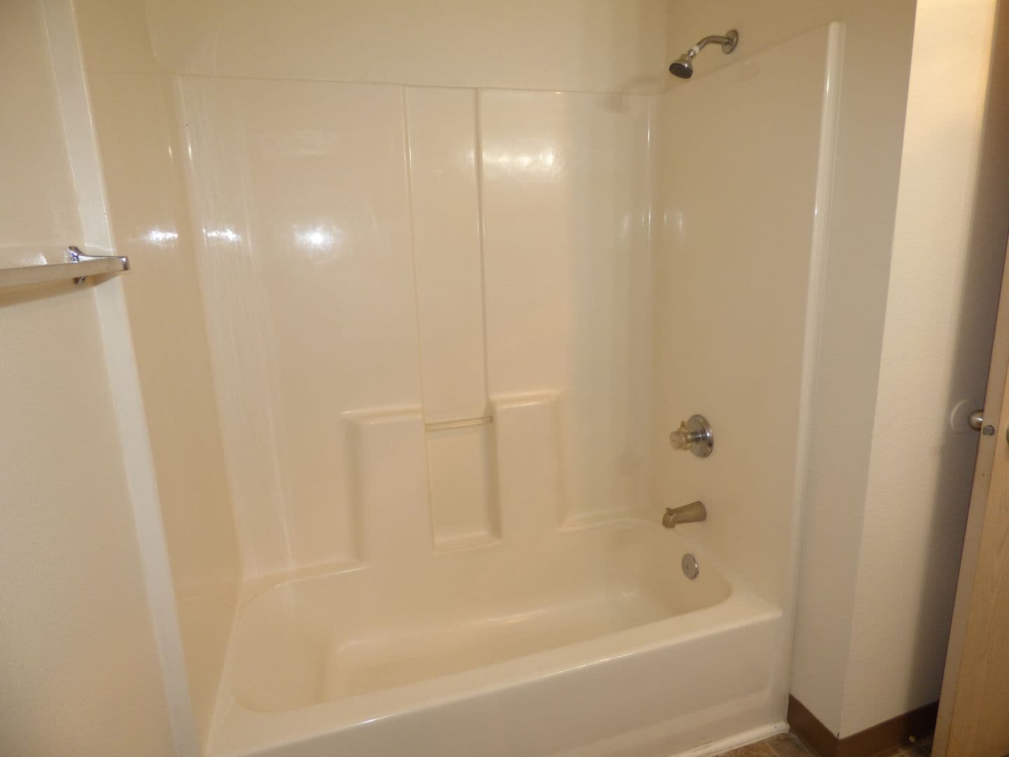 Salem Apartment: 3102 Bluff Ave SE #06