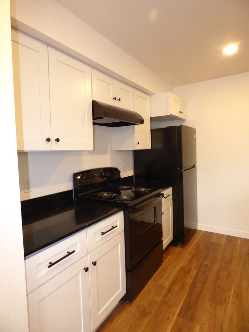 Lebanon Apartment: 50 Market St
