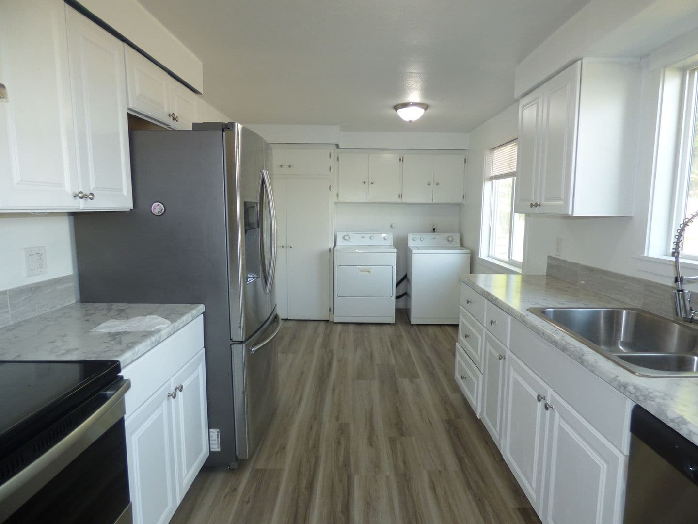 Salem House: 728 Shores St NE