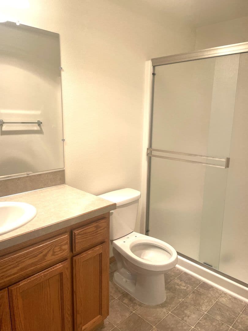 Monmouth Apartment: 275-277 Gwinn St E