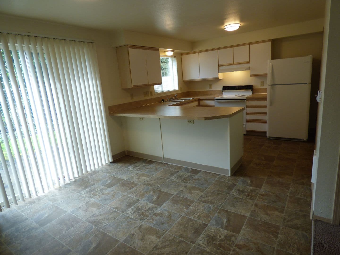 Lebanon Apartment: 901-1021 E Grant St