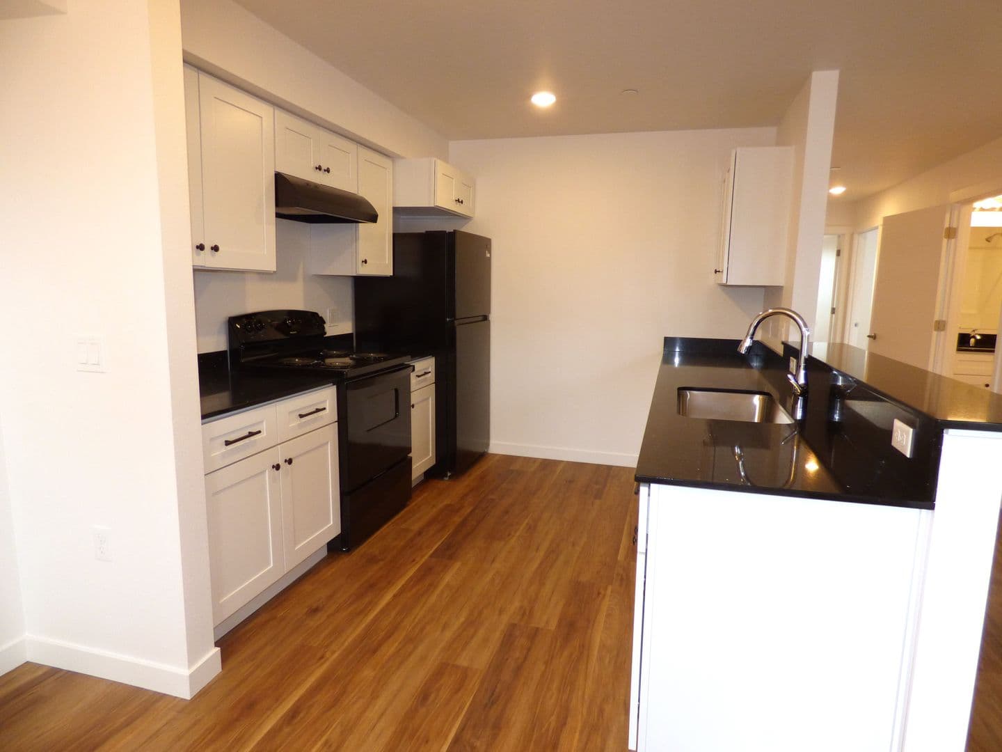 Lebanon Apartment: 50 Market St