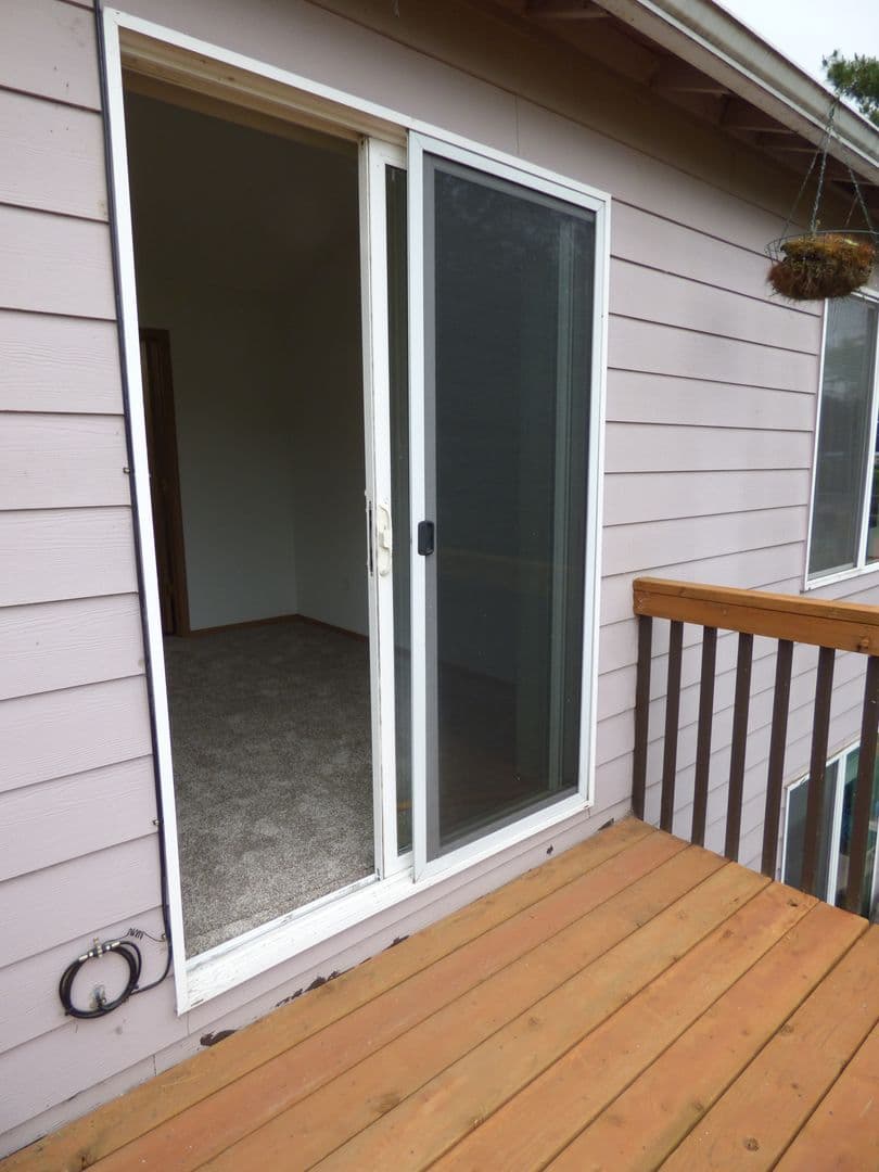 Amity Apartment: 102/104/106 Rice LN