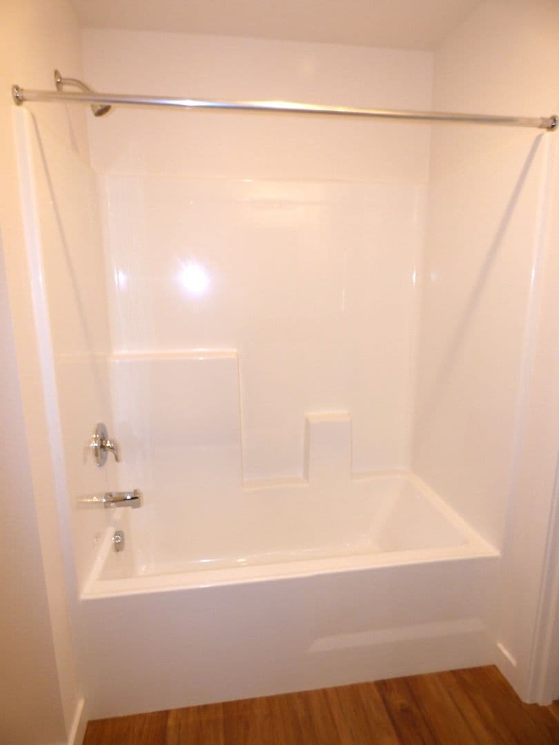 Lebanon Apartment: 50 Market St