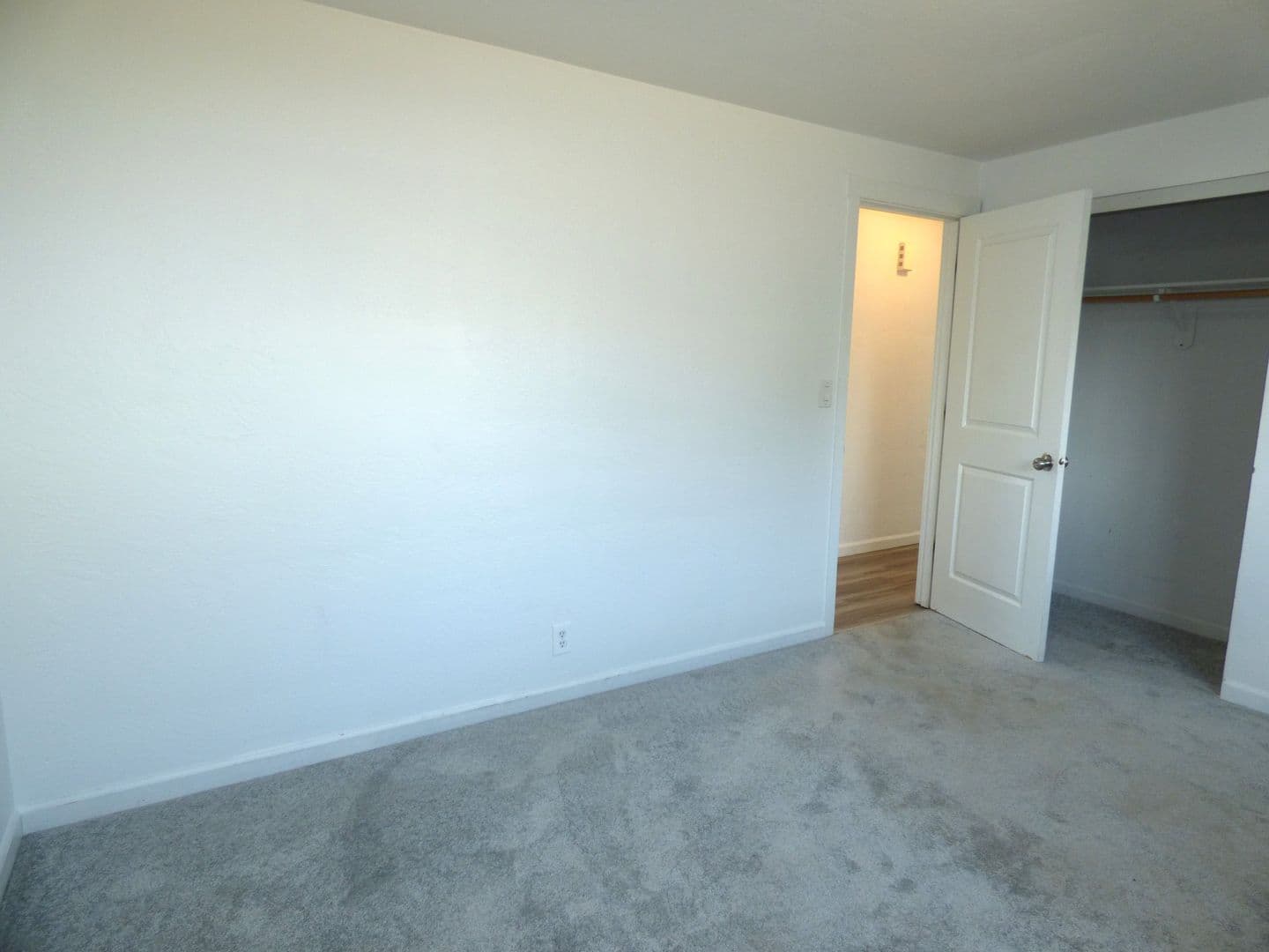 Salem House: 728 Shores St NE