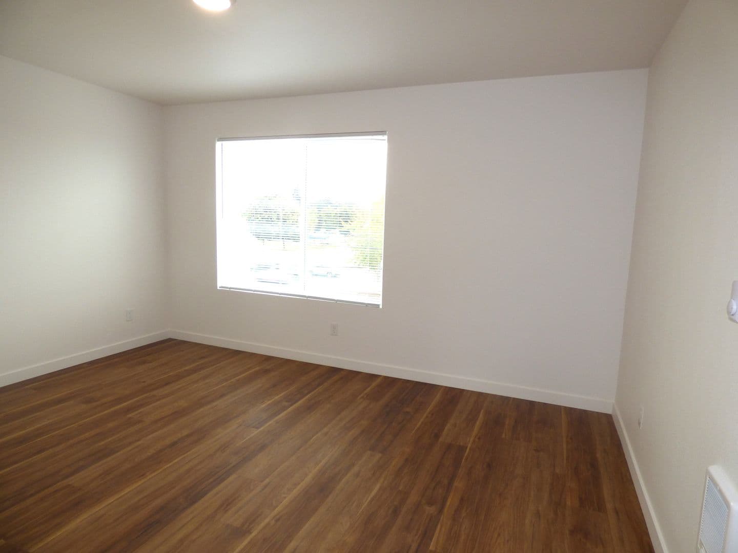 Lebanon Apartment: 50 Market St