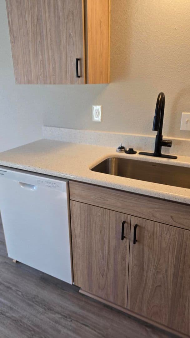 Salem Apartment: 3684 Fisher Rd NE