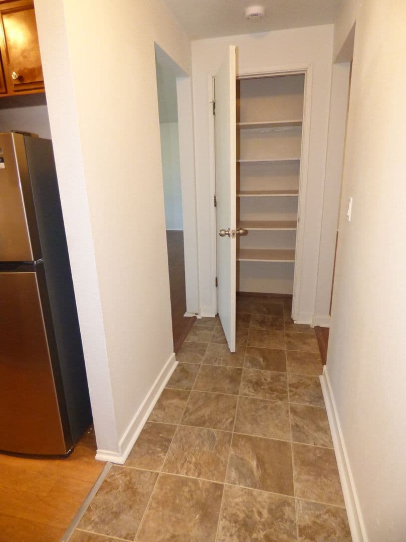 Salem Apartment: 805-875 Gerth Ave NW