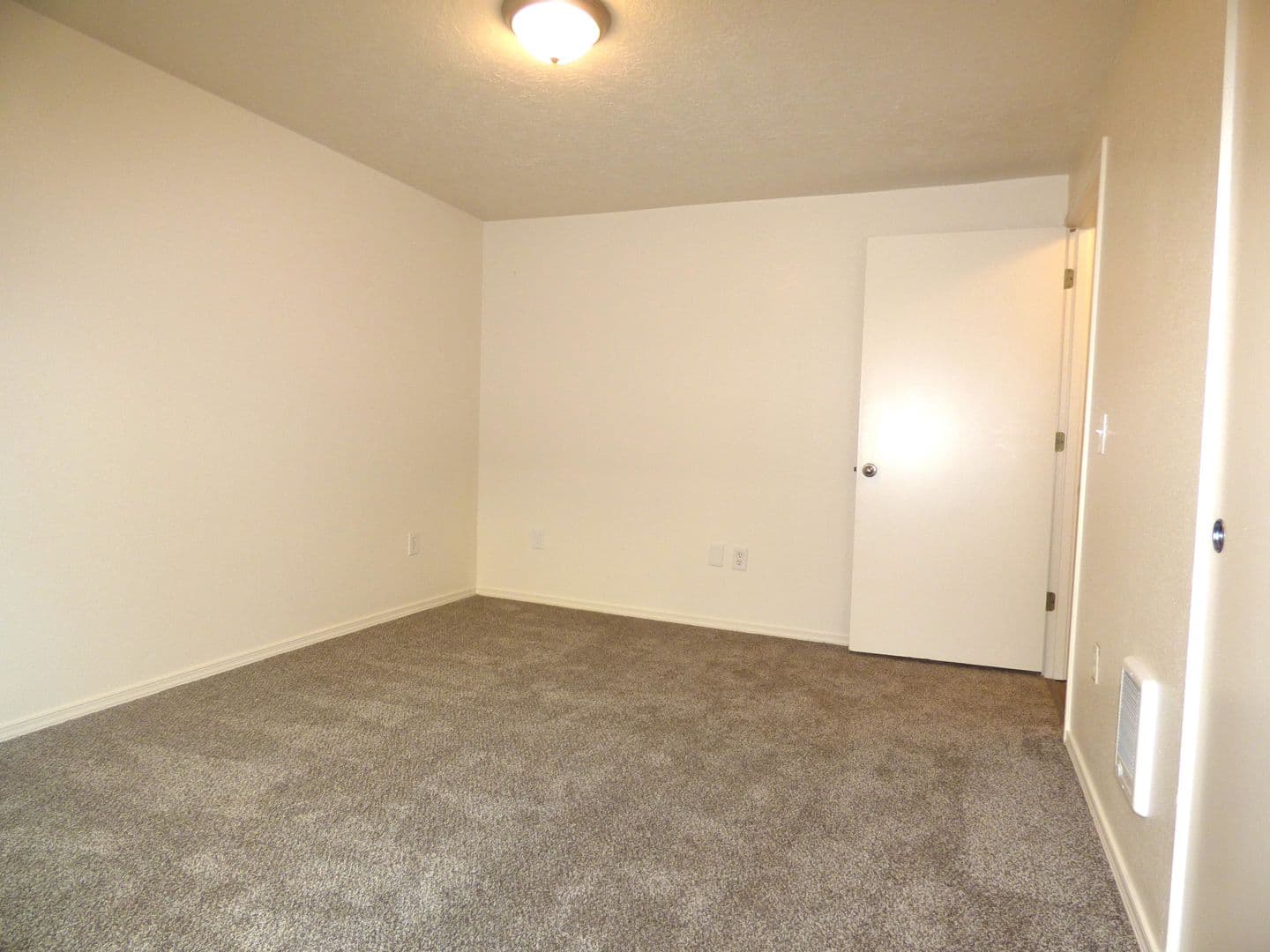 Salem Apartment: 228 Stoneway Dr NW #100