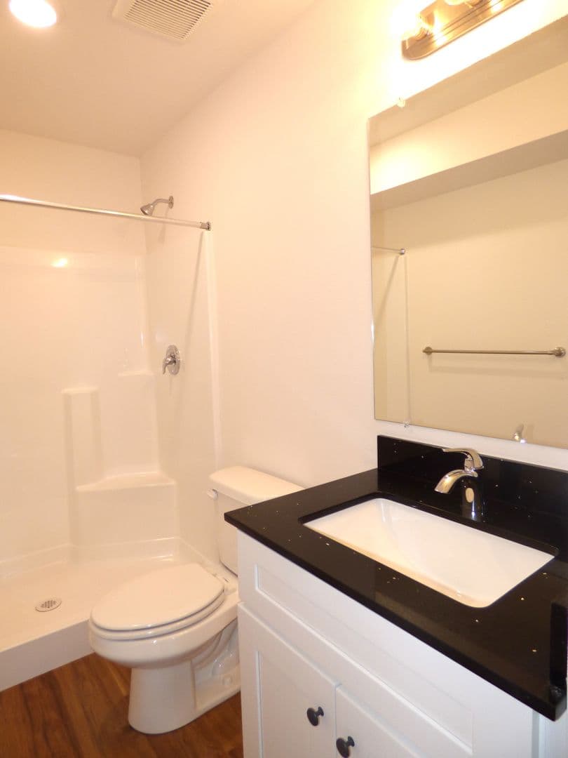 Lebanon Apartment: 50 Market St