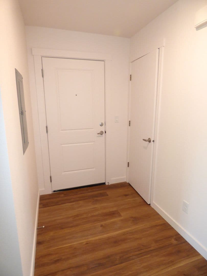 Lebanon Apartment: 50 Market St