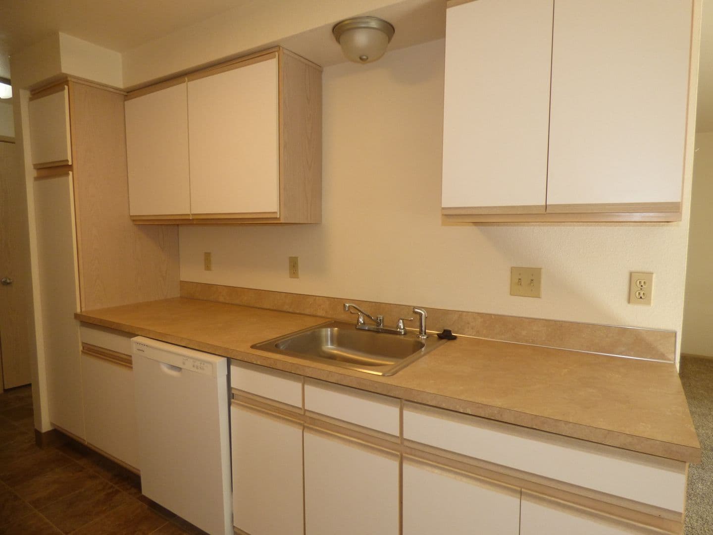 Salem Apartment: 3102 Bluff Ave SE #06