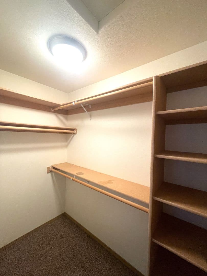 Monmouth Apartment: 275-277 Gwinn St E