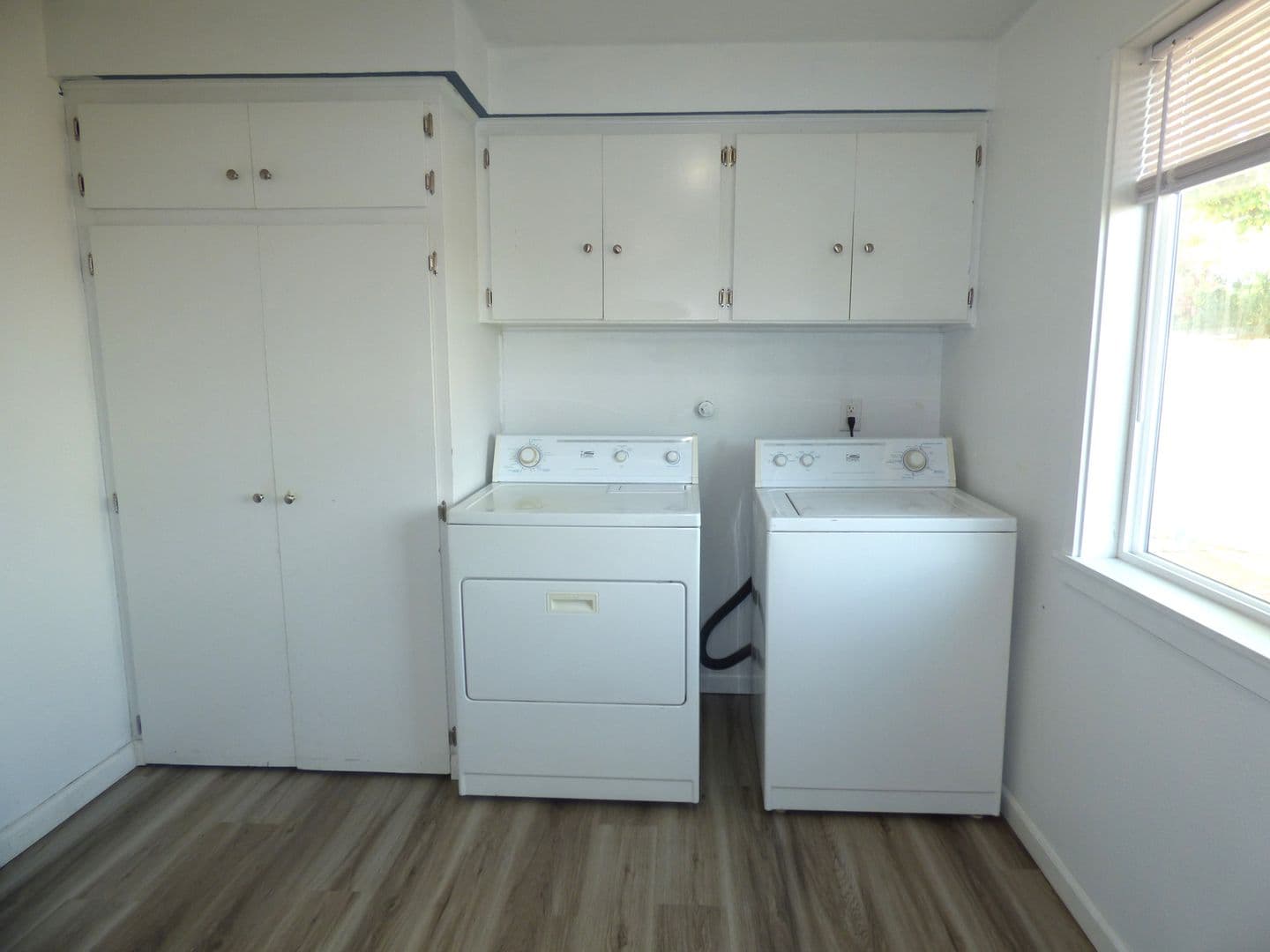 Salem House: 728 Shores St NE