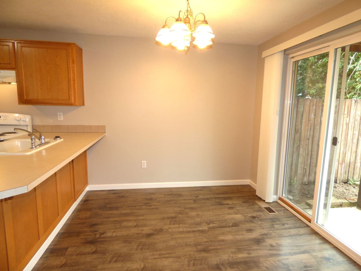 Amity Apartment: 102/104/106 Rice LN