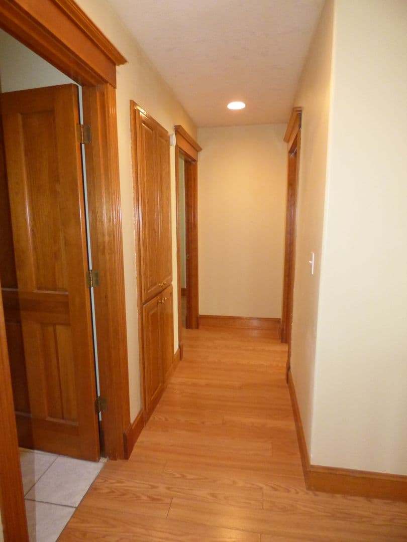 Salem House: 4465 Countryside Ct NE