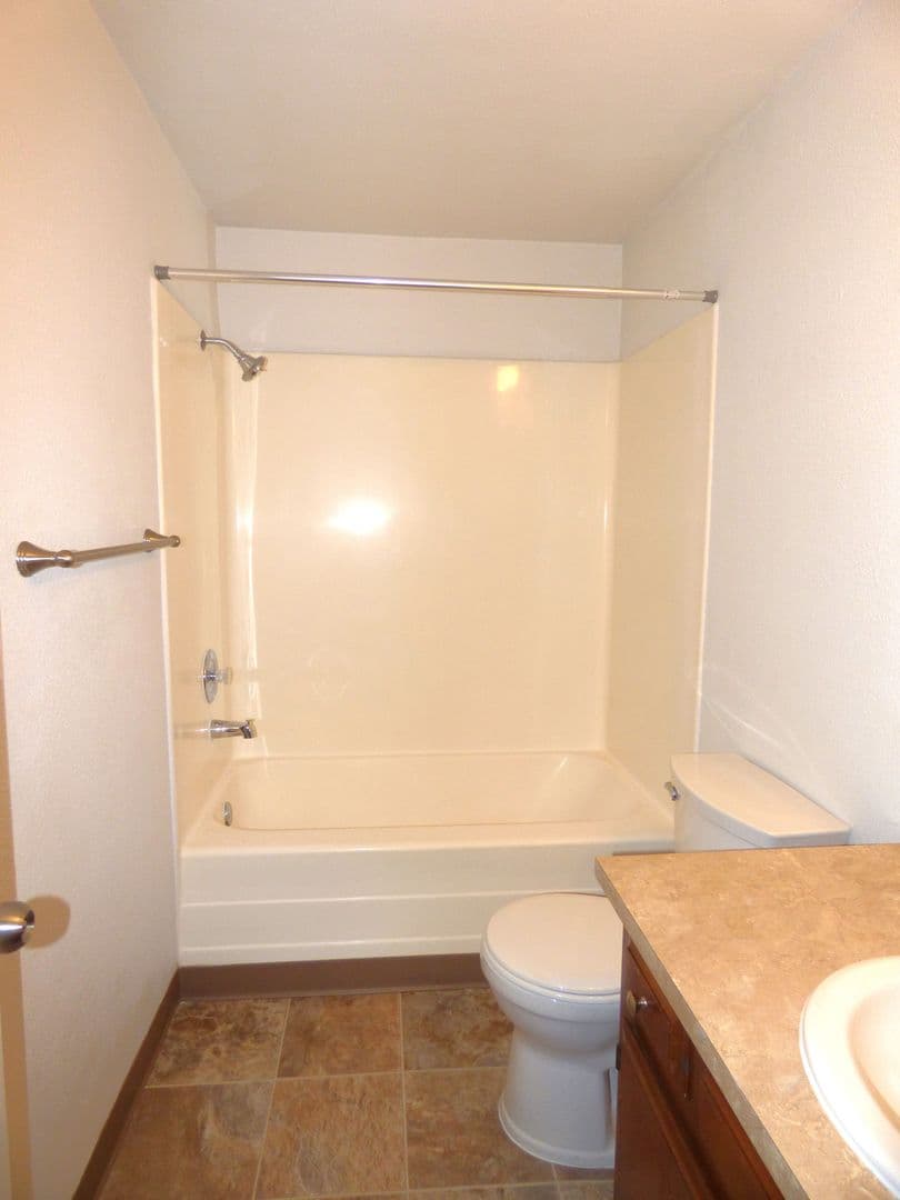 Salem Apartment: 805-875 Gerth Ave NW