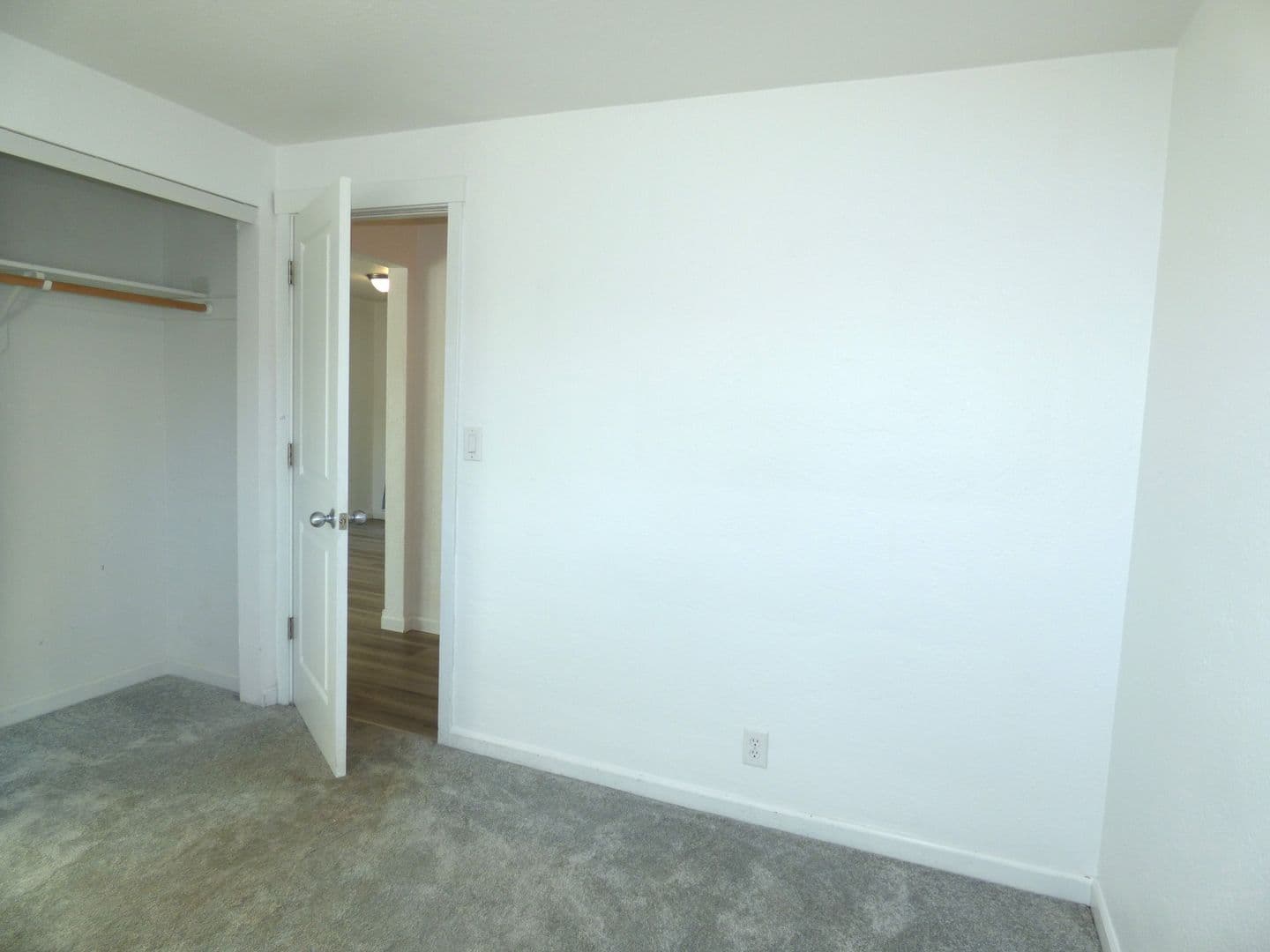 Salem House: 728 Shores St NE