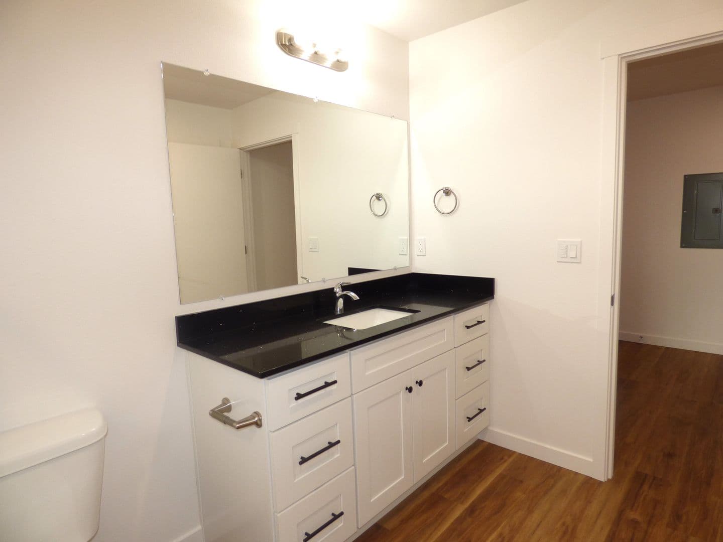 Lebanon Apartment: 50 Market St